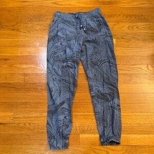 Athleta Girl Warm Up Joggers in Sumi Marble Blue - Girls Size L/12